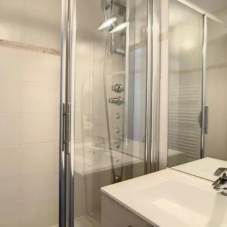 Fonctionnel Aux Pieds Des Pistes Avec Balcon - Fr-1-344-206 *